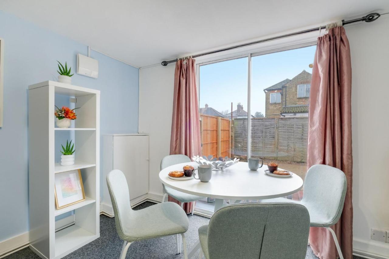 Chic 1Br House In Hounslow - 12 Mins From Heathrow Airport Feltham Exterior foto